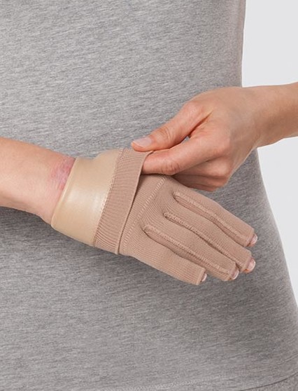 Juzo Silon®-TEX dans un gant