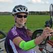 Anna Schaffelhuber gebruikt de JuzoFlex Epi Xtra STYLE bij het fietsen 