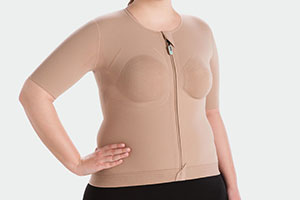 Immagine Lifestyle Juzo Expert bendaggio compressivo per il torace Donna indossa bendaggio compressivo per il torace Juzo Expert