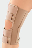 Knee with Velcro fasteners with diverting loops for individual compression adjustment