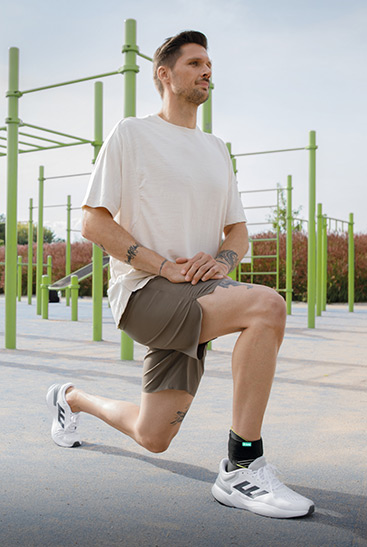 Un uomo indossa JuzoPro Malleo Xtec Strong durante l’attività sportiva