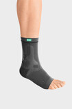 Man wearing the JuzoFlexMalleo Anatomic ankle support in Charcoal