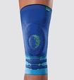 Bein mit Kniebandage Genu Xtra in der Farbe Dark Blue Sensation