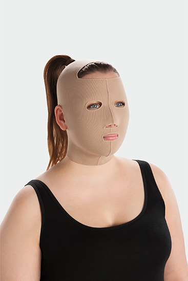 Immagine prodotto Juzo maschera compressiva per il viso con fronte aperta Donna indossa maschera compressiva per il viso Juzo con fronte aperta