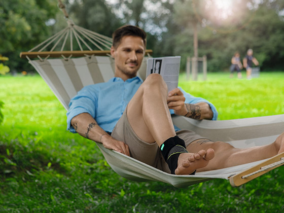 Mężczyzna w hamaku z JuzoPro Malleo Xtec Strong