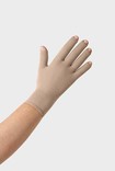Handske med fingeransatser i färgen Almond